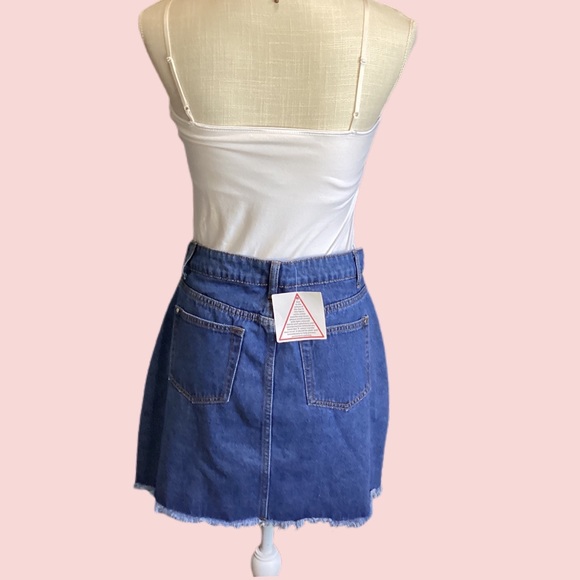 Boohoo | NWT Blue Denim 8 Mini Skirt High Wasted Frayed Hem - Picture 4 of 15